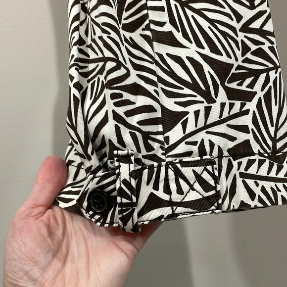 Lands’ End Cropped Brown Leaf Print Pants 10 - Picture 4 of 16